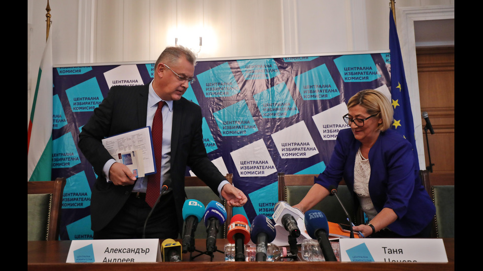 ЦИК показаха образците на бюлетините за местните избори в София