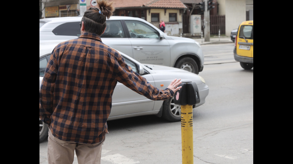 Светофари в София вече са с анти-COVID бутони
