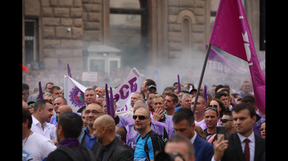 Миньори и енергетици излязоха на национален протест