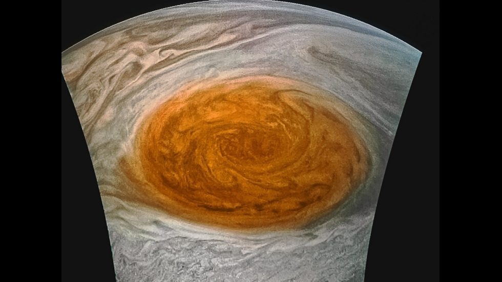 „Джуно” прелетя над Юпитер и засне „Голямо червено петно"