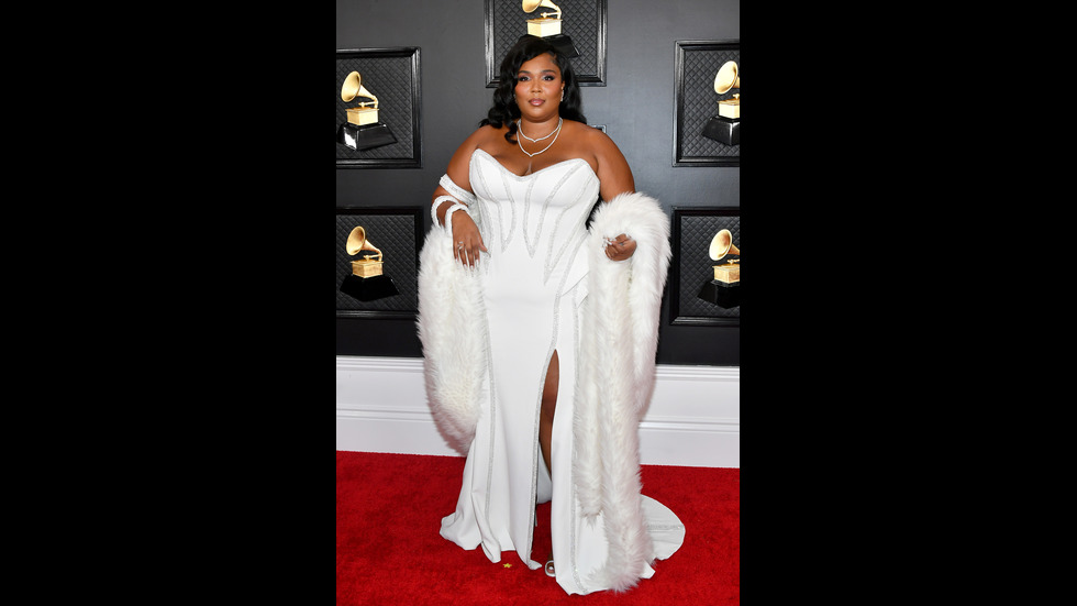 Стил и сексапил завладяха червения килим на наградите „Грами”