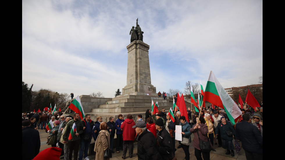 Протест в защита на Паметника на Съветската армия в София
