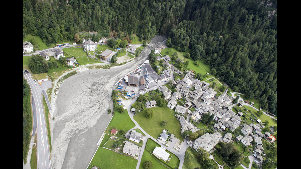 Осем души са в неизвестност след свлачище в Швейцария