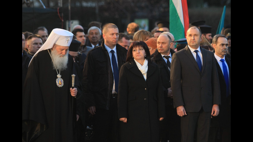 България се прекланя пред Апостола