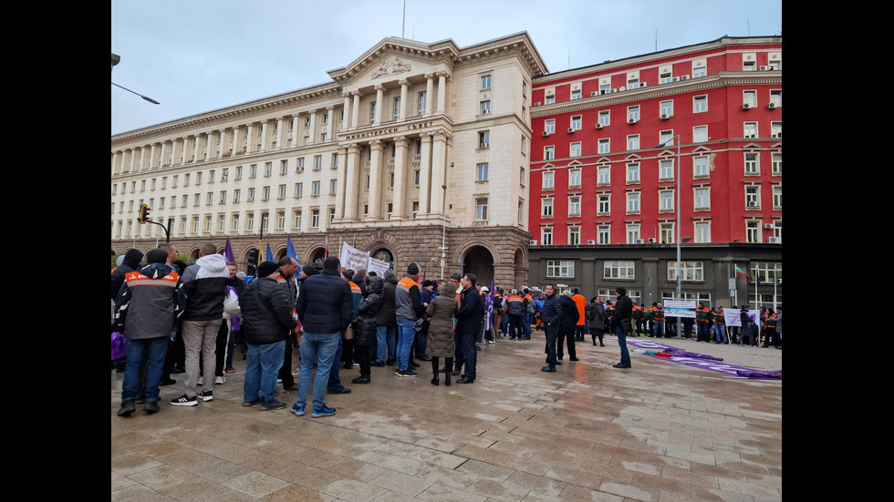 Синдикати от КНСБ и КТ „Подкрепа“ излизат на протест пред МС