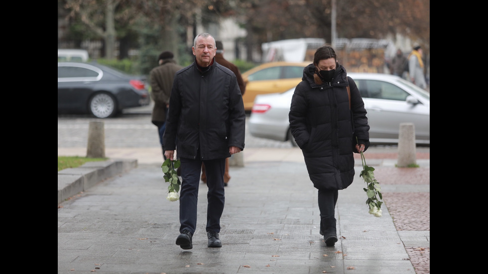 Близки и приятели се простиха с Нора Ананиева