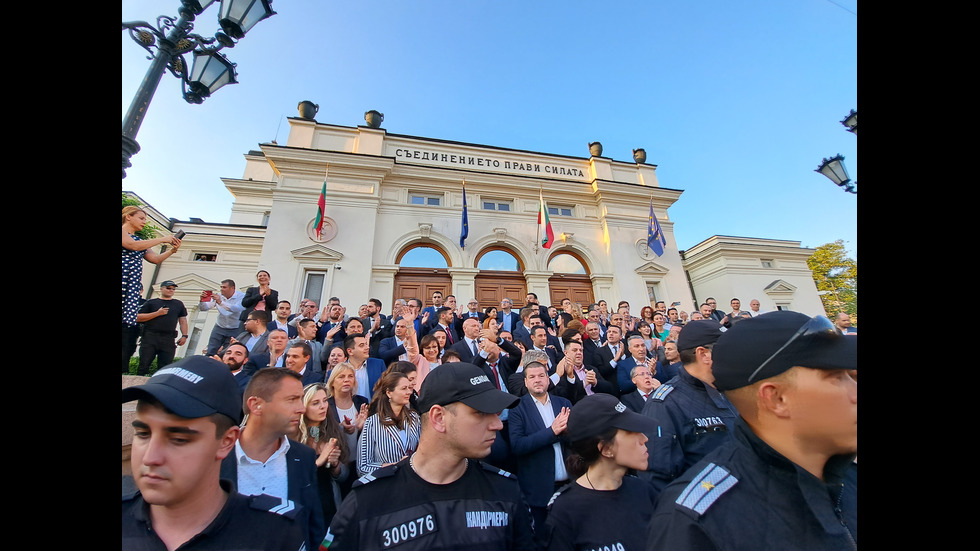 Протест в подкрепа на Никола Минчев пред НС