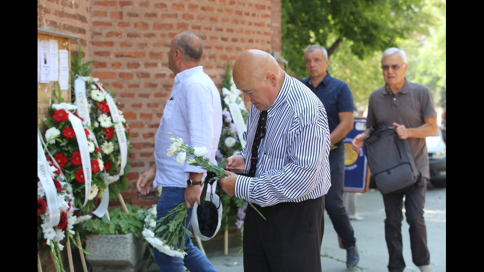 Семейство, приятели и колеги изпратиха Иван Нейков в последния му път