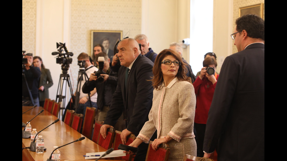 Първата лидерска среща между ГЕРБ-СДС и ПП-ДБ