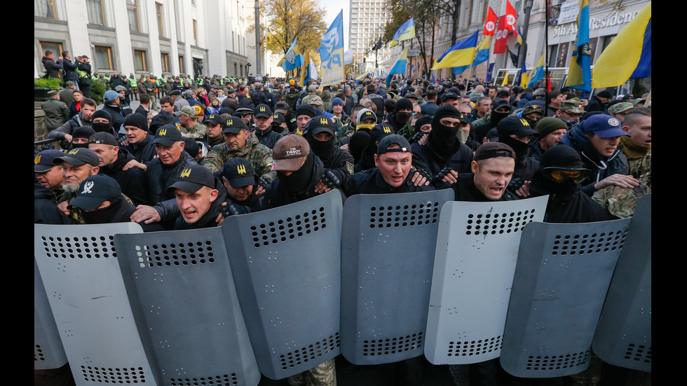 СБЛЪСЪЦИ В УКРАЙНА: Четирима пострадаха по време на протест