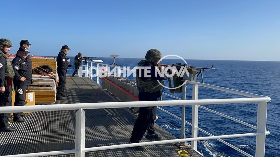 Полярният ни кораб плава сред пирати на път за Антарктика