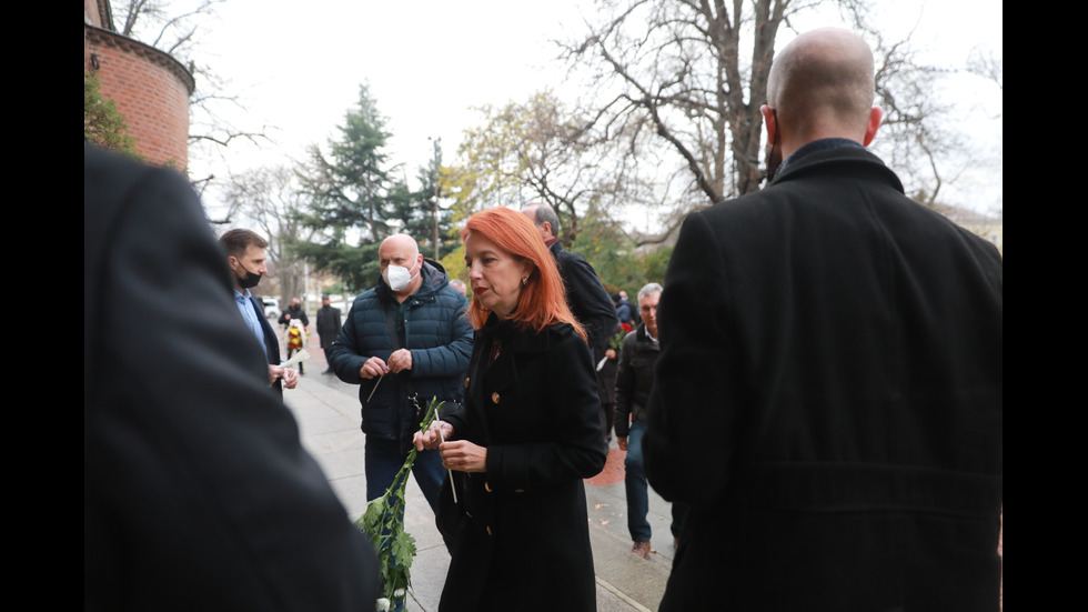 Близки и приятели се простиха с Нора Ананиева