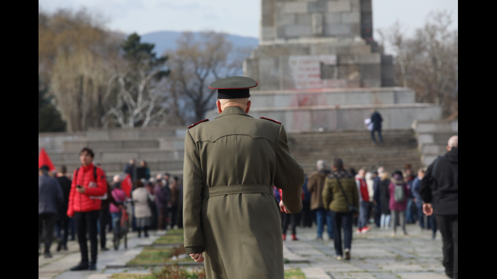 Протест в защита на Паметника на Съветската армия в София