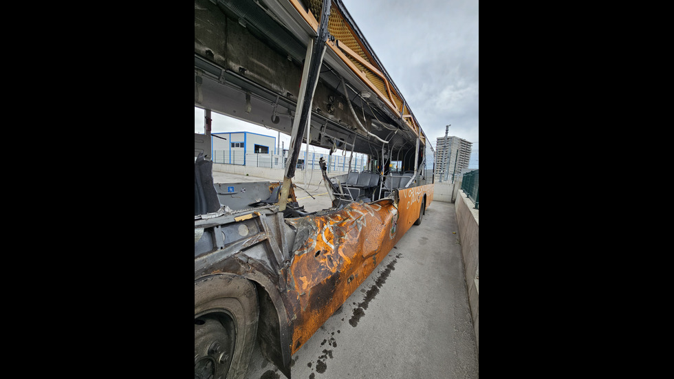 Автобусът след тежката катастрофа в София