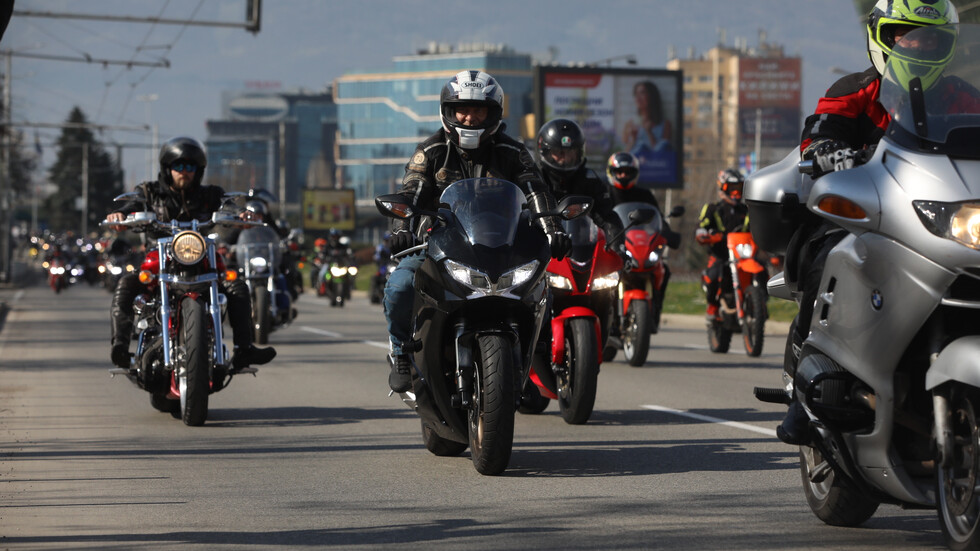 Стотици мотористи се събраха за шествие в центъра на София