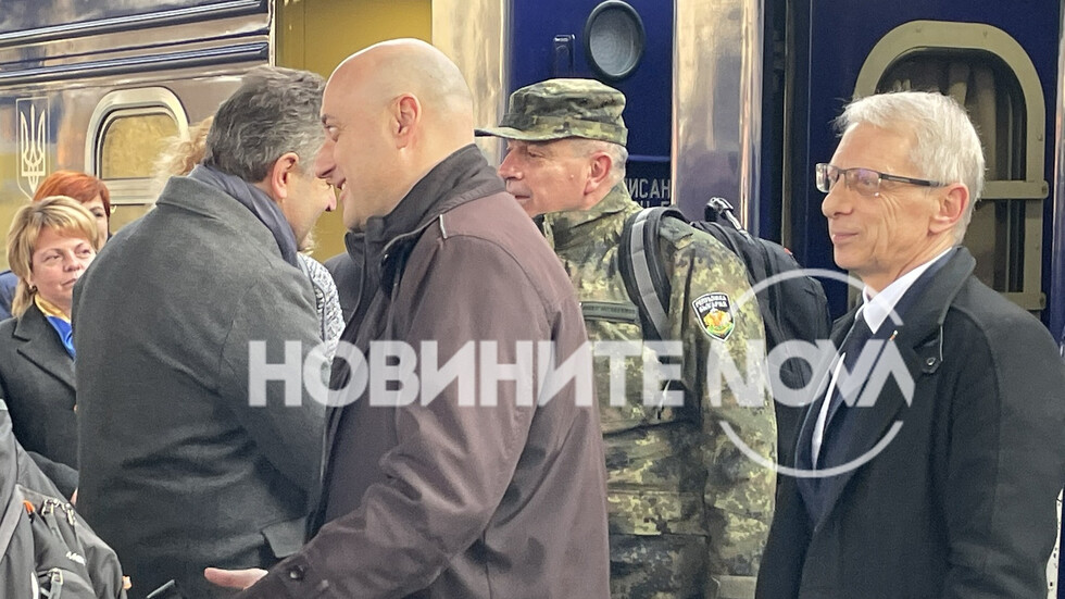 Денков пристигна на посещение в Украйна