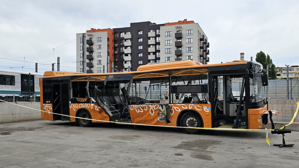 Автобусът след тежката катастрофа в София