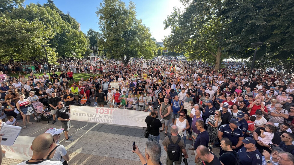 Протест блокира Плевен: Хиляди излязоха на улицата заради безводието