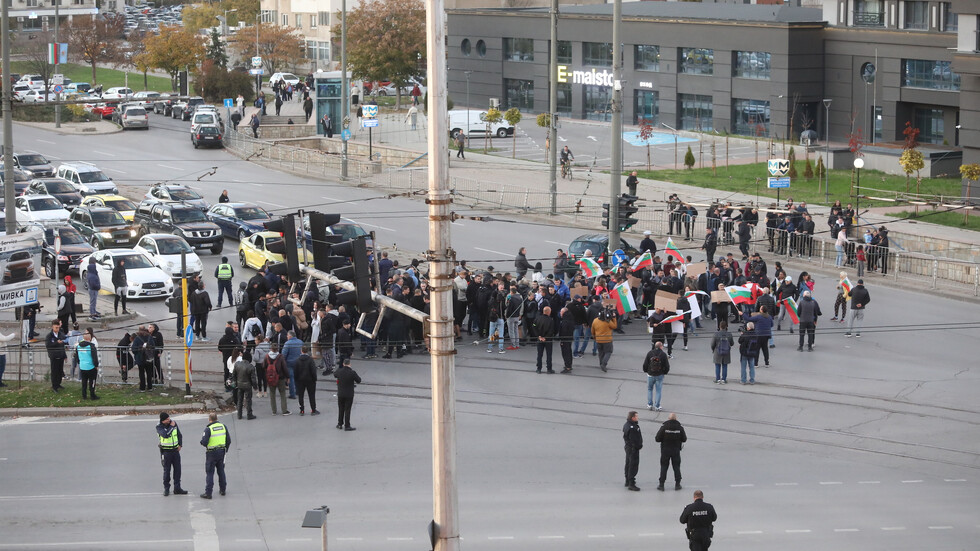 Жители на софийския квартал „Люлин“ на протест