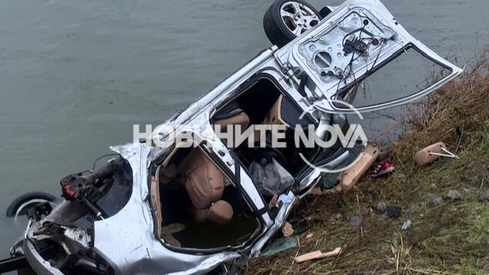 След гонка в Бургас: Кола с мигранти падна в езерото Вая, има жертви