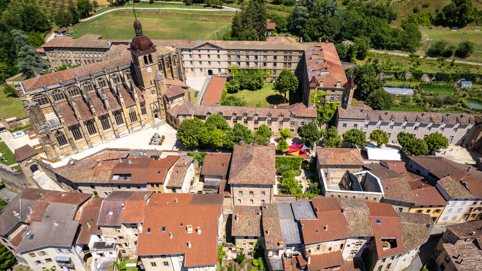 Градчето, което французите харесват най-много в страната си