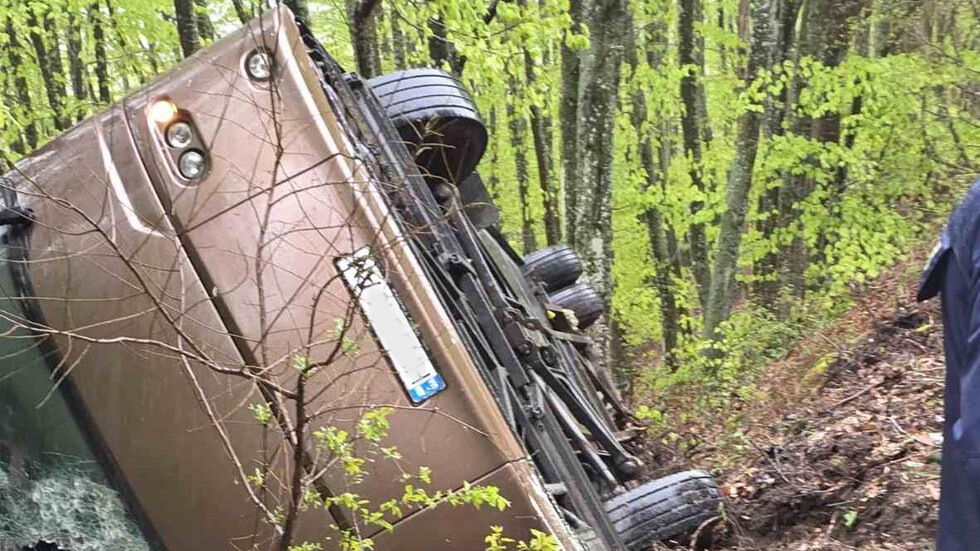 Автобус потегли сам на заден ход до ГКПП „Малко Търново“, има двама загинали и 16 ранени