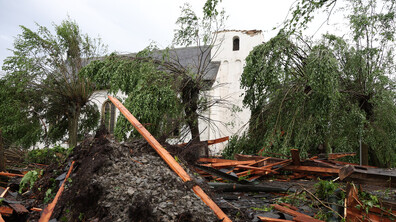 Мощно торнадо причини огромни разрушения в Германия