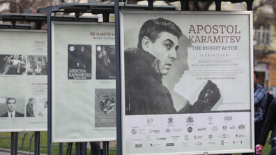 100 години от рождението на големия актьор Апостол Карамитев: Откриха изложба в градинката пред Народния театър