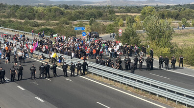Протестът на енергетиците: Недоволните блокираха основни пътни артерии