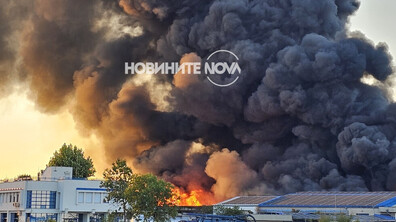 Пожар в склад за пластмаса край Пловдив