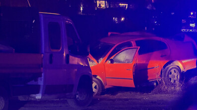 Челна катастрофа затвори движението през Владая