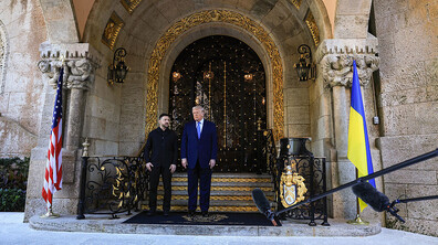 Зеленски пристигна в "Мар-а-Лаго" за разговори с Тръмп