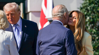 Чай, целувки и дипломация: Как започна визитата на Чарлз III в Белия дом