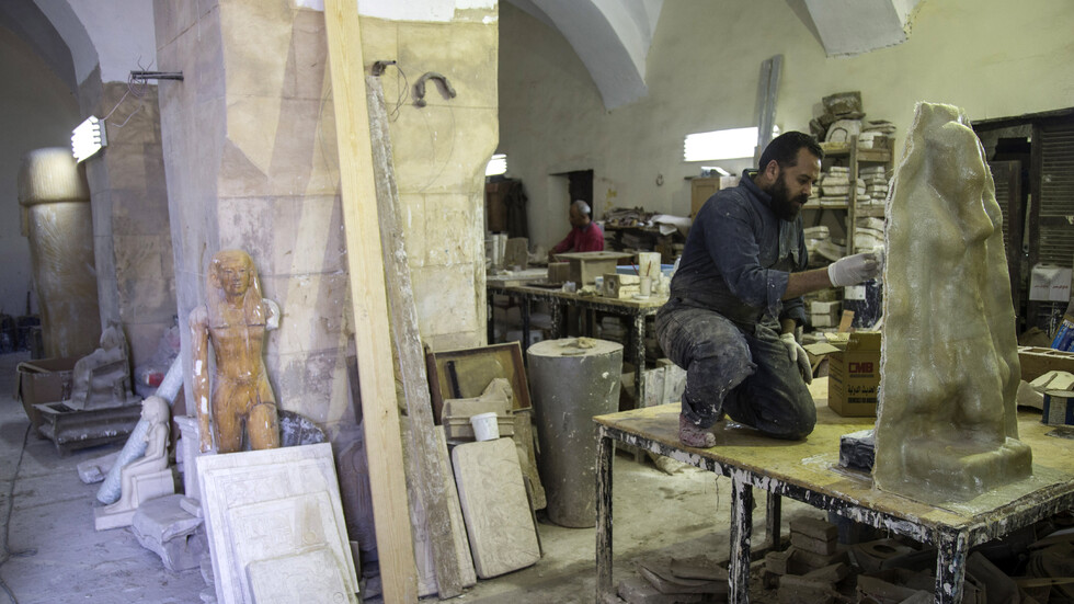 Работилница в Кайро за реплики на антични съкровища
