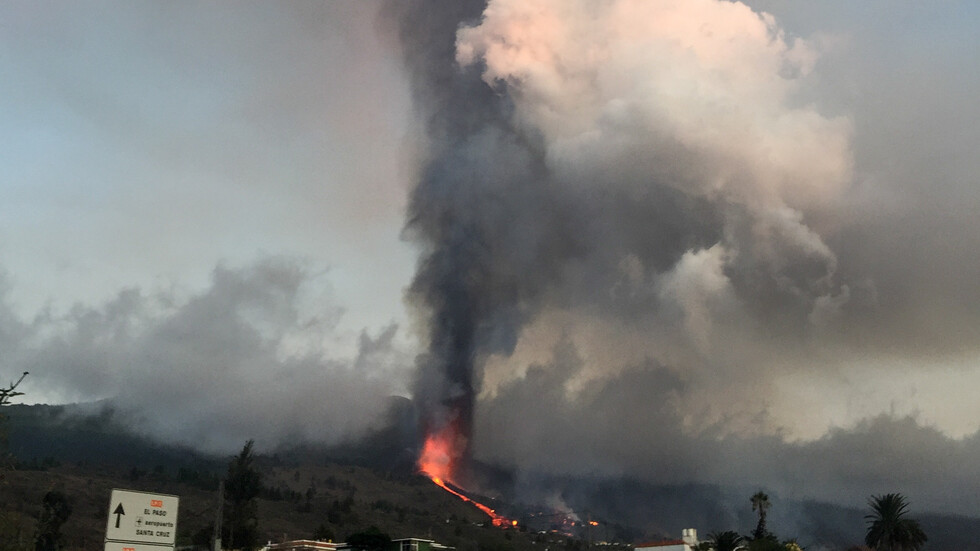 Изригна вулканът Кумбре Виеха на Канарския остров Ла Палма