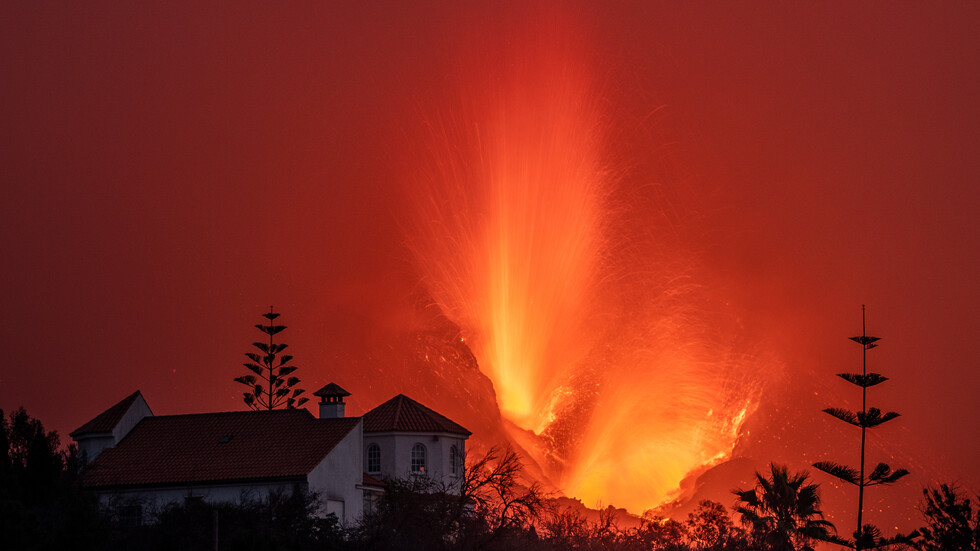 Вулканът на Ла Палма: нови изригвания и реки от лава поглъщат острова