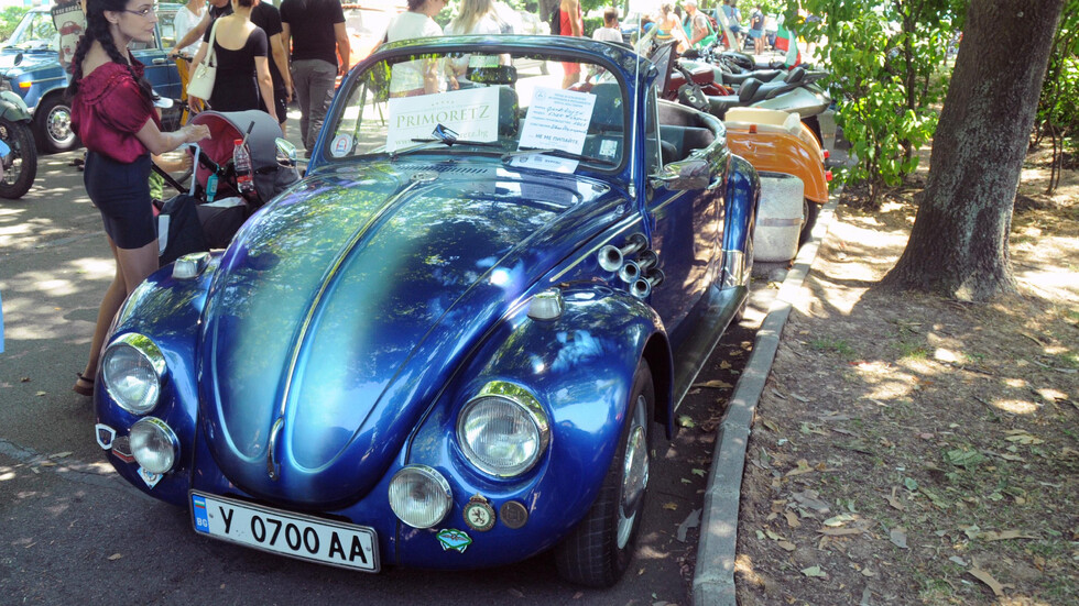150 исторически автомобила на ретро парад в Бургас