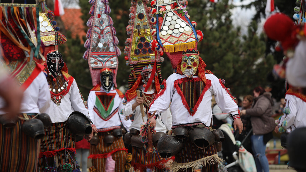 Седми фестивал на маскарадните игри „На гости у Шопско”