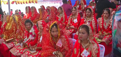 „Зимният Дисниленд” в Китай и масова сватба в Индия