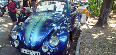 150 исторически автомобила на ретро парад в Бургас