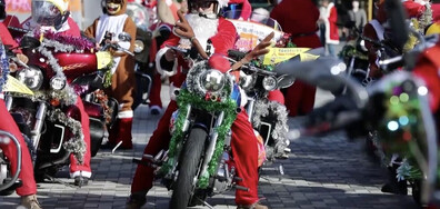 Стотици Дядо Коледа на мотор в кампания срещу насилието на деца