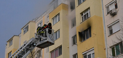 Пожар горя в жилищен блок в Хасково