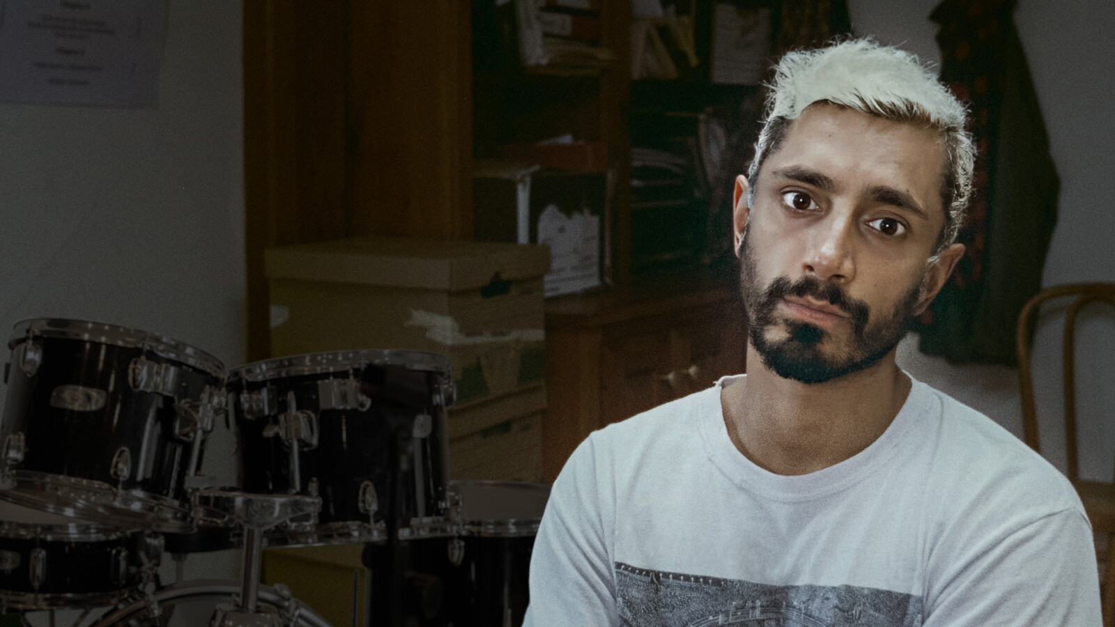 Между звука и тишината (премиера)