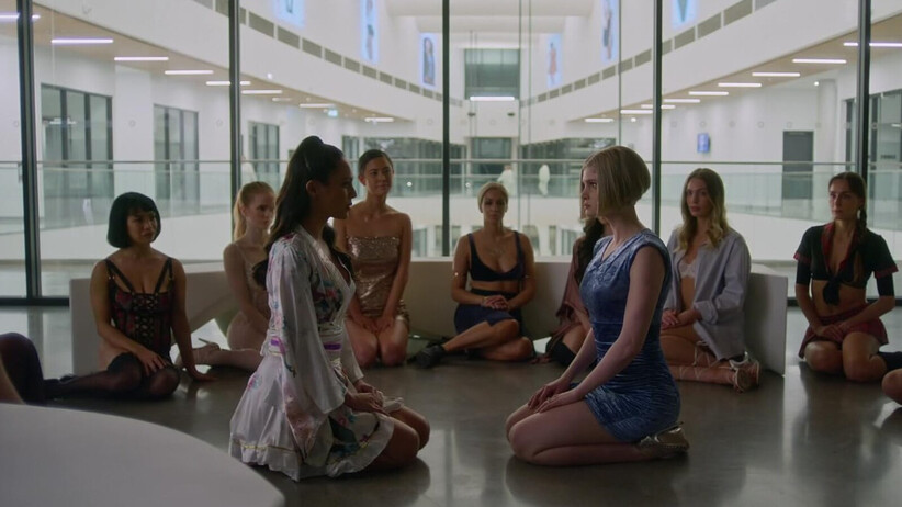 Като съпруга