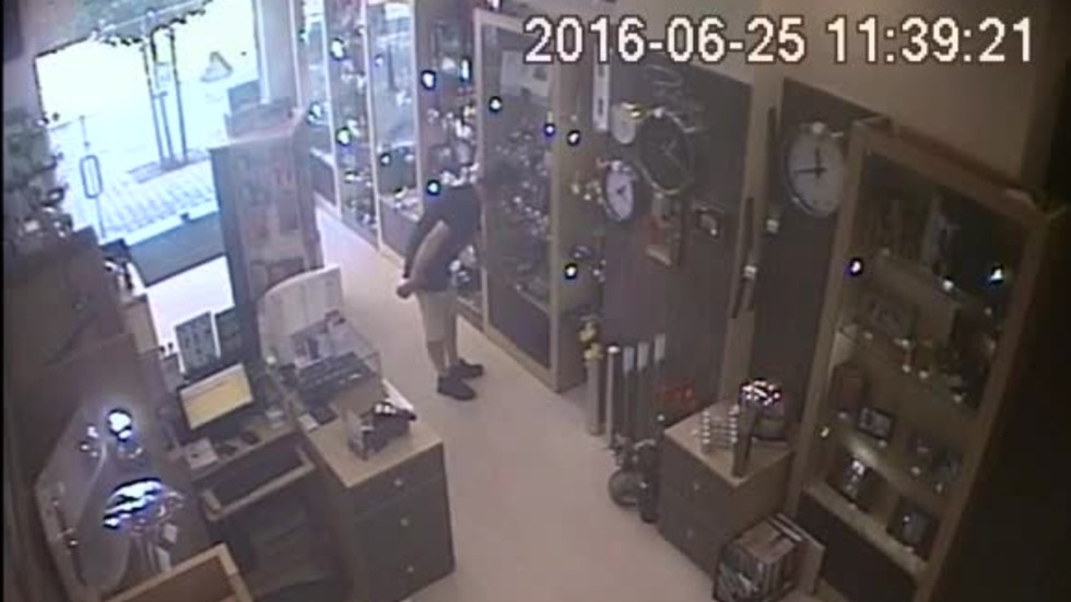 "Дръжте крадеца": Кражба в магазин в центъра на София
