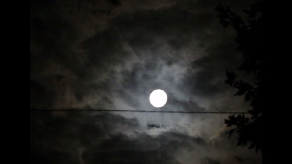 Голямата Луна на Илинден се разхожда по жицата