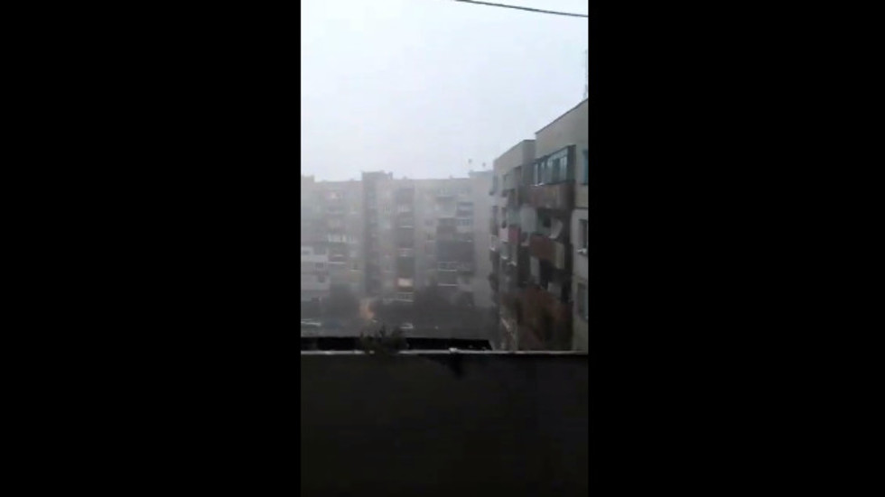 Пороен дъжд и градушка в София