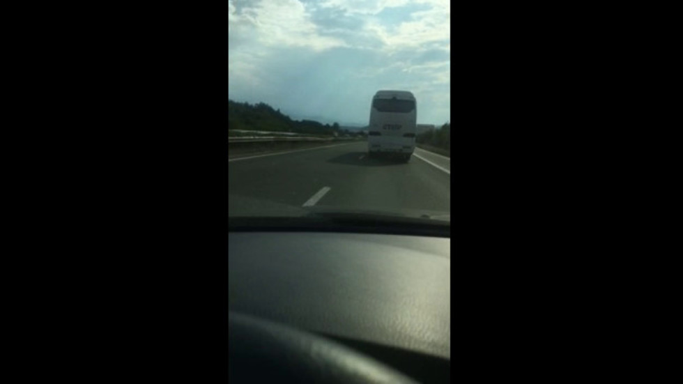 Автобус със 130 км/ч на автомагистрала "Хемус"