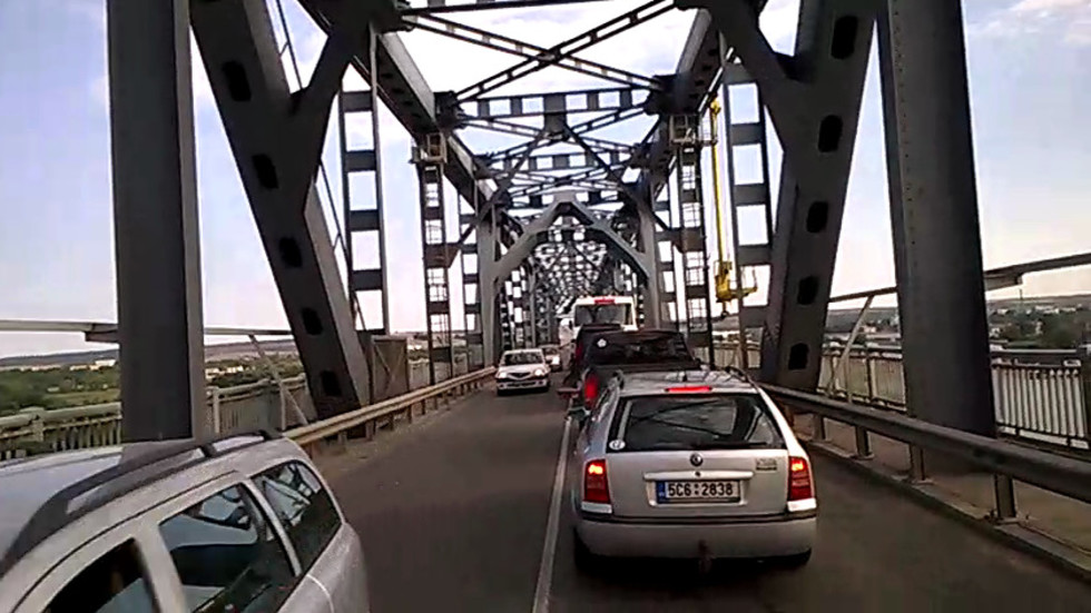 Опашка на Дунав мост