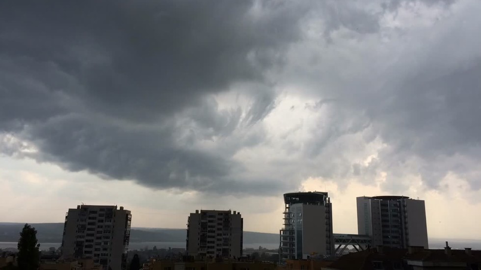 Бурята над Варна